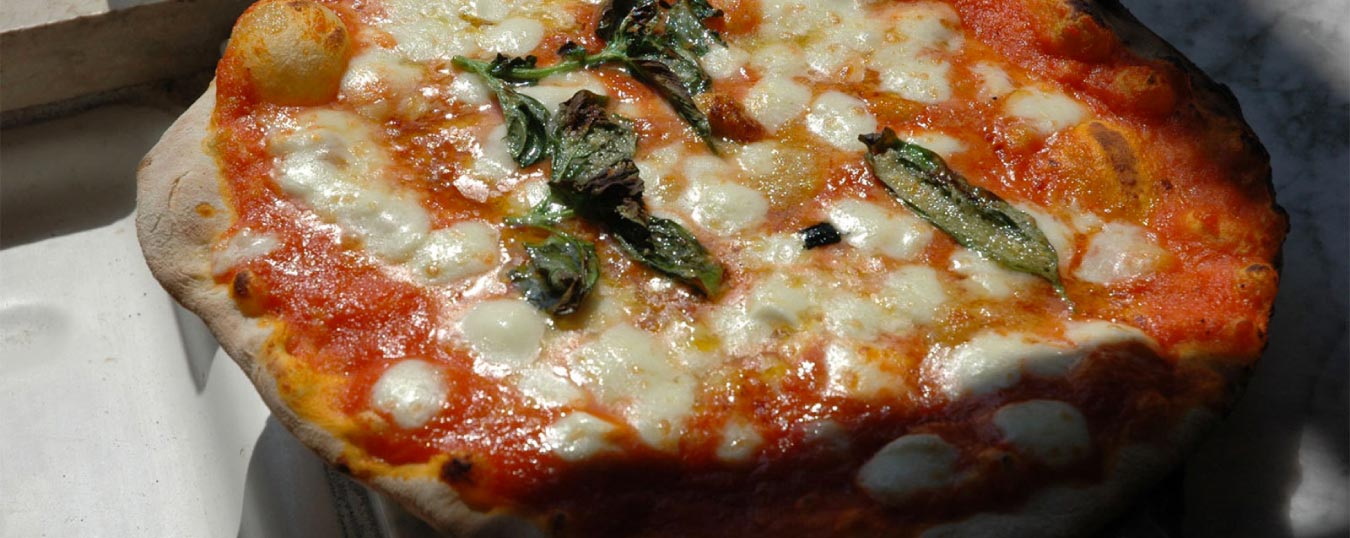 <a href='http://www.ilgattopardo.com/index.php?url_pagina=de/paket-gourmet&codice_sconto=gastron'>PAKET<br>GOURMET</a>